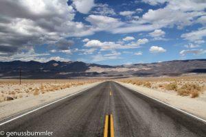Straße USA ins Death Valley