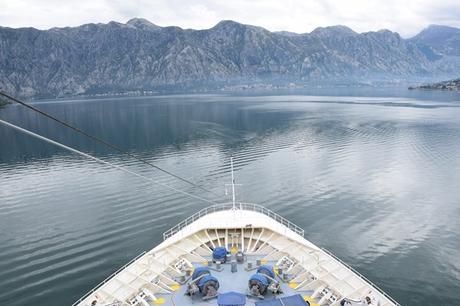 09_Kreuzfahrtschiff-Royal-Caribbean-Vision-of-the-Seas-Einlaufen-Kotor-Montenegro