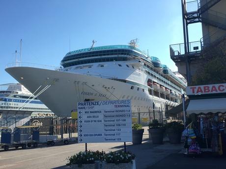 01_Kreuzfahrtschiff-Royal-Caribbean-Vision-of-the-Seas-Hafen-Venedig-Italien