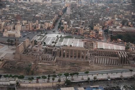 27_Luxor-Tempel-am-Nil-bei-Sonnenaufgang-vom-Heisluftballon-Aegypten