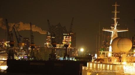 Hamburger Hafen und Elbphilharmonie