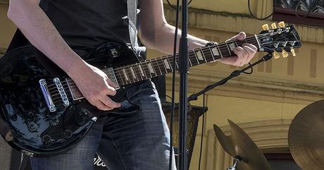 Bild Gibson Les Paul Studio schwarz. Kuriose Feiertage - 27. November - Tag der E-Gitarre in den USA – der amerikanische National Electric Guitar Day - 2 (c) 2016 www.kuriose-feiertage.de