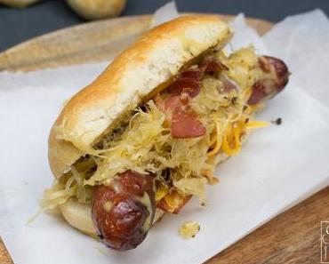 Hot Dog mit karamellisiertem Sauerkraut – Der Wurster HOT DOG Adventskalender [enthält Werbung]