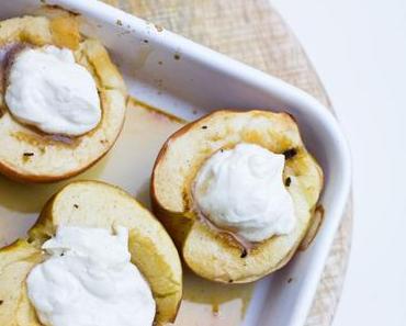 Zimt-Honig-Bratapfel mit Ricotta-Topping
