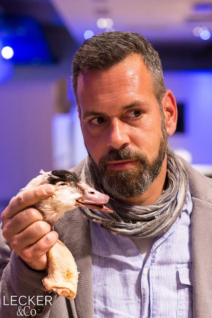 Enten hals AEG, Taste Academy, Note to Tail, Nose to Tail 2.0, Luci, Ludwig Maurer, Electrolux, Nürnberg, Highfoodality, High Foodality, Insane in the Kitchen, Holla die Kochfee, Hola die Kochfee, Tina Kollmann, LECKER&Co, Lecker und co, leckerundco, Foodblogger, Fürth, Blogger, Foodblog, Rezept, Kochkurs. Koch kurs, Kochkurs Nürnberg, Kochkurs Fürth, Kochkurs AEG, Ente, Waller, Wels, Metzelsuppe, Brie, Mispeln, Mispel, Maronen, unterwegs, Kronfleisch
