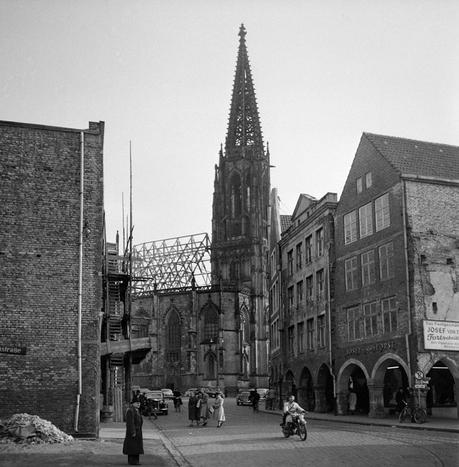 Das neue Münster 1950 bis 1965 (Foto: Lambertikirche im Herbst 1953, Stadtmuseum Münster)