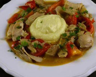 Gezupftes Hühnerfrikassée Gulasch-Style mit Selleriepüree