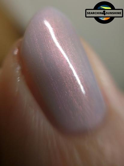 [Nails] essence WINTER glow nail polish LUMINOUS GLOW 03 LUMOSI