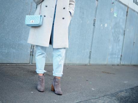 gerry weber mantel white coat lieghtblue mom jeans winter outfit light colours everyday streetstyle herbst cold samieze fashionblog blogger berlin deutschland