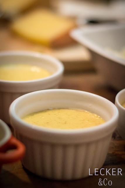 creme brulee creme brülee, creme brüllee, dessert, kreme brüllee, creme brule, nachtisch, vanille, tonkabohne, Orange, flambieren, zucker flambieren, creme brulee mit orange, creme brule mit tonkabohne, rezept, foodblog, foodblog fürth, foodblog nürnberg, tina kollmann, lecker&co, leckerundco, lecker co, 3. gang, lecker, einfache rezepte, rezept desser, rezept nachtisch, creme brulee selbst machen