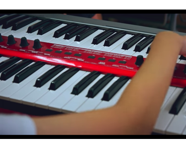 Fünftklässler covern  Something About Us von Daft Punk