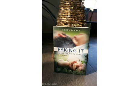 [Rezension] Faking It - Alles nur ein Spiel || Cora Carmack