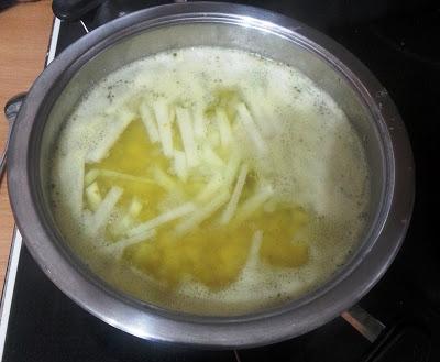Kohlrabicremesuppe mit Bällchen