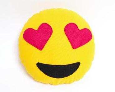 Emoji-Kissen mit Herzaugen nähen / Kostenlose Vorlage