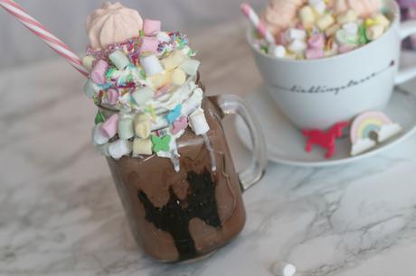 {Rezept} Unicorn Hot Chocolate Freakshake