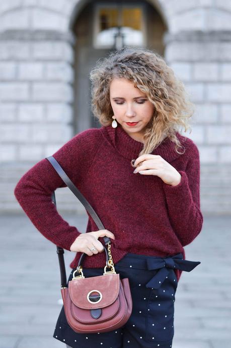 Outfit: Michael Kors saddle bag, Wool Sweater, Hotpants and Peter Kaiser Pumps
