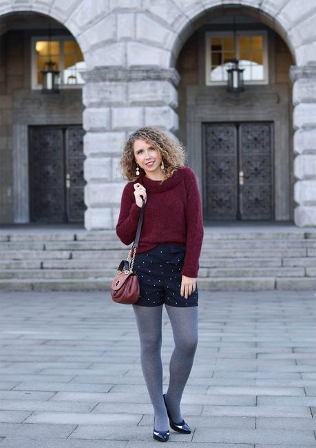 Outfit: Michael Kors saddle bag, Wool Sweater, Hotpants and Peter Kaiser Pumps