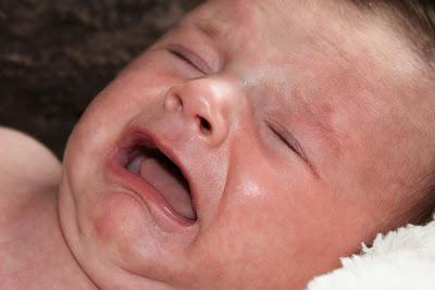 SEINSORIENTIERTE KÖRPERTHERAPIE (143): Warum schreit ein Baby nach der Geburt?