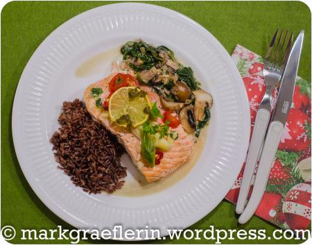 Freitagsfisch: Lachs im Backpapier mit Spinat-Champignon-Gemüse und rotem Reis