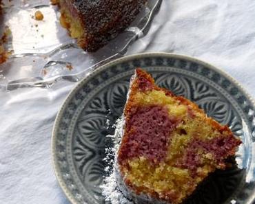 Mandel-Marmorkuchen mit Himbeeren