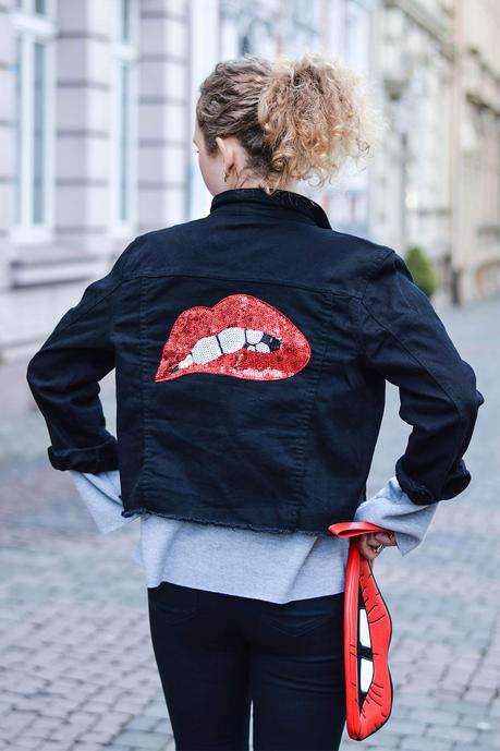 Outfit: Oversized Kiss Jacket, High Waist Denim & Kiss Bag