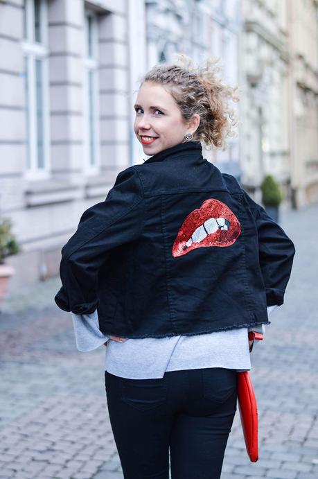 Outfit: Oversized Kiss Jacket, High Waist Denim & Kiss Bag