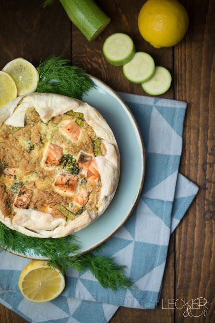 Lachs Zucchini Quiche Quiche, Lachs, Zucchini, Dill, Zitrone, LECKER&CO, leckerundco, lecker co, Tina Kollmann, Foodblog Nürnberg, Foodblog Fürth, Foodblog, Quiche mit Lachs, Quiche Rezept, Quiche Rezept einfach, Zucchini Quiche, Lachs-Dill-Quiche, leckere Quiche, einfache Quiche