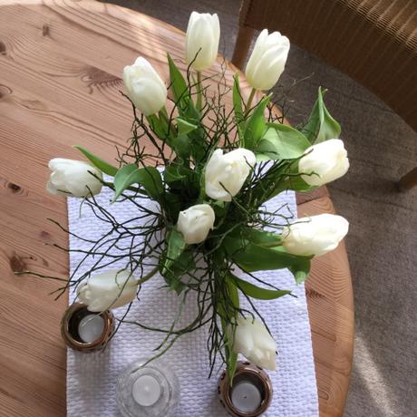 Friday-Flowerday – oder – Von Tulpen, Kerzen und Weidenkränzchen