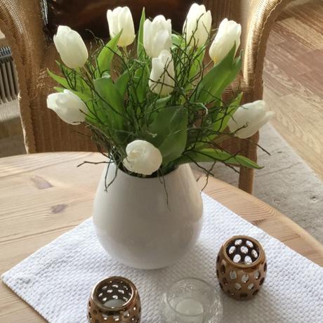 Friday-Flowerday – oder – Von Tulpen, Kerzen und Weidenkränzchen