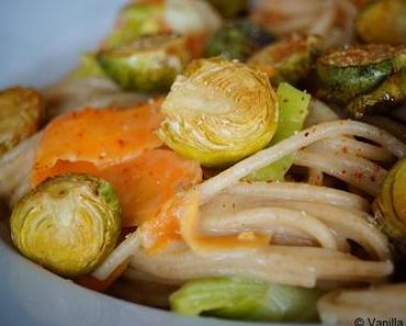 Pasta mit Gemüse, ofengeröstetem Rosenkohl und Käsesauce