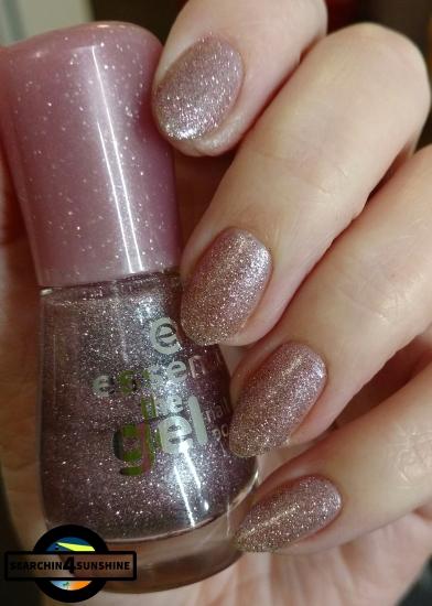 [Nails] NailArt-Dienstag: Love Is In The Air mit essence 86 my sparkling darling & trend IT UP the metallics 030