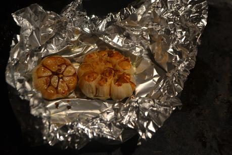 Ofen gerösteter Knoblauch/ Oven roasted garlic (Deutsch & English)