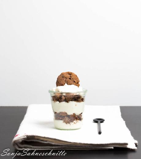 Schokoladenkeks- und Zitronencreme-Dessert – Chocolat chips cookies and lemon cream dessert