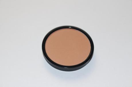 Essence My Musthaves Eyeshadow + bronzing powder + matt blush + lip powder Review