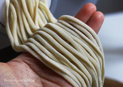 Rezept: Udon, japanische dicke Weizennudeln aus dem Philips Pastamaker