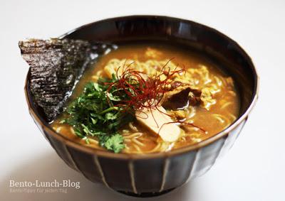Rezept: Curry-Miso-Butter-Ramen mit gewellten Nudeln