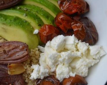 Quinoa mit Mozzarella, Balsamico-Tomaten und Schalotten/ Quinoa with Mozzarella, Balsamic roasted Tomatoes and Shallots (Deutsch & English)