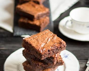 „fudgier-than-fudge“ Brownies – Happy Birthday