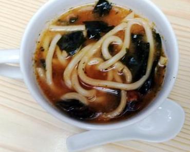 „Vegan auf Japanisch“ – Miso Suppe mit Udon Nudeln みそ汁とうどん