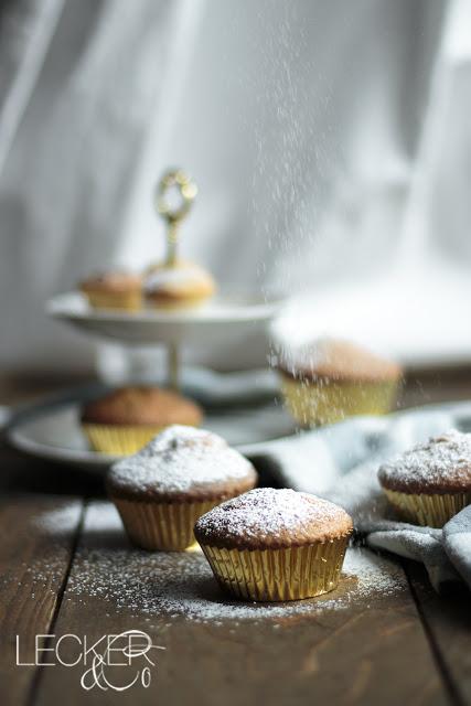 Nuss-Nougat Muffins leckerundco, lecker co, lecker & co, lecker, leckerundco.de, foodblog, nürnberg, foodfotografie, mittelfranken, tina kollmann, foodpics, backen, Nutella, Nougat, Nussnougat, Muffins, Minikuchen, Kuchen, Puderzucker, gefüllt, Cupcakes