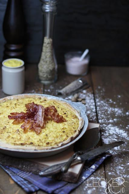 Sauerkraut-Quiche mit Bacon-Chips leckerundco, lecker co, lecker & co, lecker, leckerundco.de, foodblog, nürnberg, foodfotografie, mittelfranken, tina kollmann, foodpics, Foodbloggercamp, kochen, backen, bacon, speck, quiche, sauerkraut, senf, tarte, brotteig, kümmel, fenchel, rezept