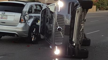 Uber stoppt autonome Autos nach Unfall