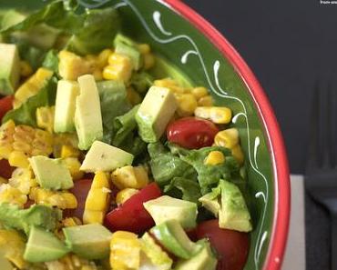 Frühling und Salat mit gegrilltem Mais