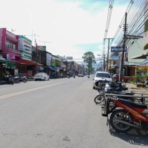 Die Stadt Khanom verläuft entlang der ca 15 km langen Strasse