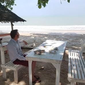 Essen mit den Einheimischen am Nang Kam Beach