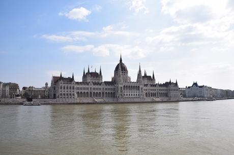 04_Flusskreuzfahrt-a-rosa-Donau-Parlamentsgebaeude-Budapest-Ungarn