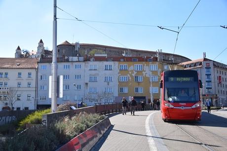 11_Strassenbahn-Burg-Hrad-Bratislava-Slowakei