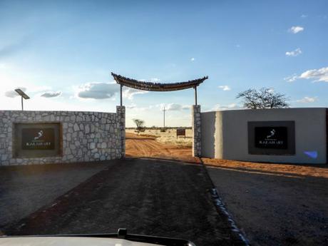 Eingang-Kalahari-Anib-Lodge