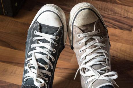 Kuriose Feiertage - 3. Mai - Trag-zwei-verschiedenfarbige-Schuhe-Tag - der amerikanische National Two Different Colored Shoes Day - 1 (c) Sven Giese