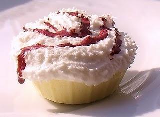 Badekugel Muffin mit Sahne-Himbeertopping :D